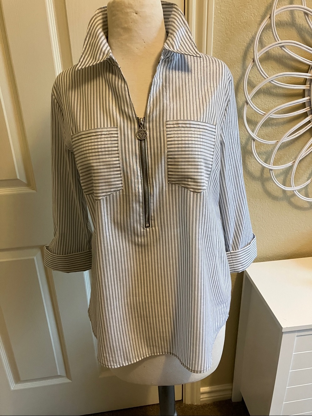 Anne Klein Striped Half-Zip Collar Women's Top in Light Gray and White NWOT - Picture 1 of 4